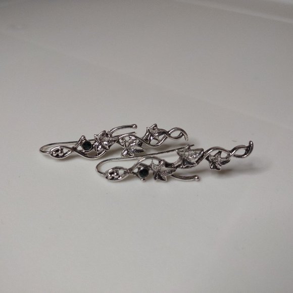 Long Silver Tone Leaf Earrings With Green Stone - Picture 1 of 14